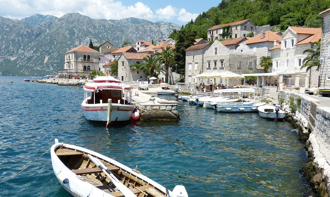 Nije BUDVA, a nije ni HERCEG NOVI: Ovaj grad je NAJPOPULARNIJE mesto za turiste u CRNOJ GORI