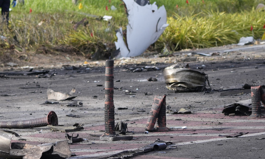 Avion PAO NASRED AUTOPUTA u Maleziji: Stradalo najmanje 10 ljudi