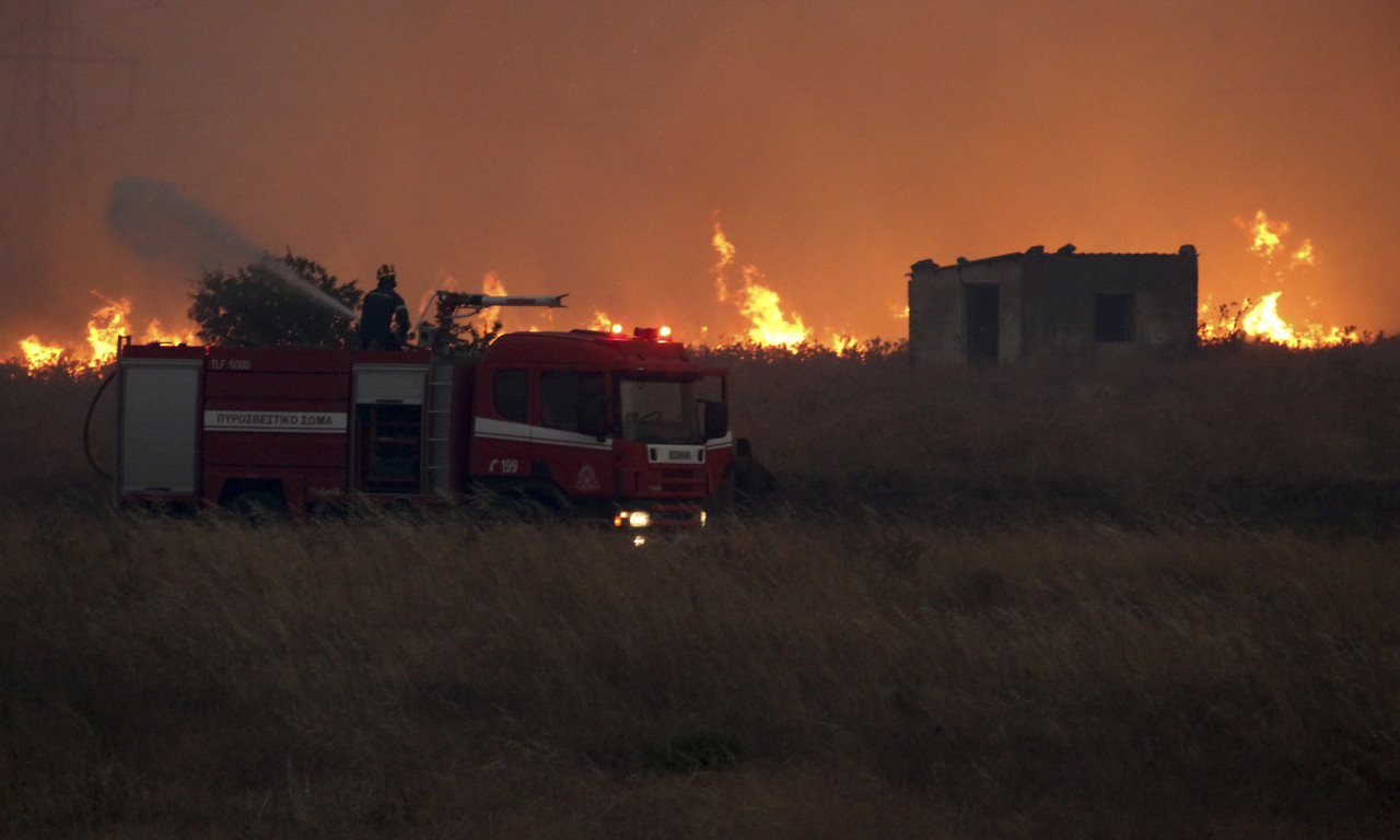 Traje BORBA SA VATRENOM STIHIJOM u Aleksandrupolisu, u gašenje se UKLJUČILA I VOJSKA