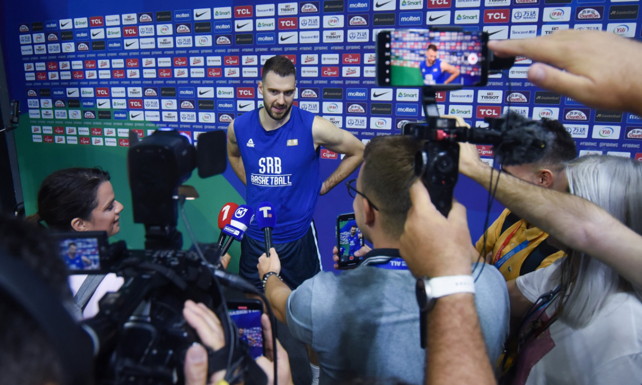 KOŠARKAŠI Srbije ZADOVOLJNI pred start MUNDOBASKETA: Zdravi i ORNI iščekuju prvi meč u MANILI