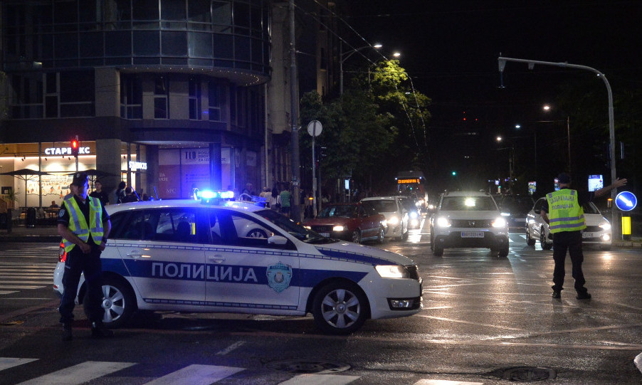 STRAVA u beogradskoj PICERIJI: Radnica NOŽEM pokušala da IZBODE kolegu, on je UDARIO u glavu i UBO prstom u OKO