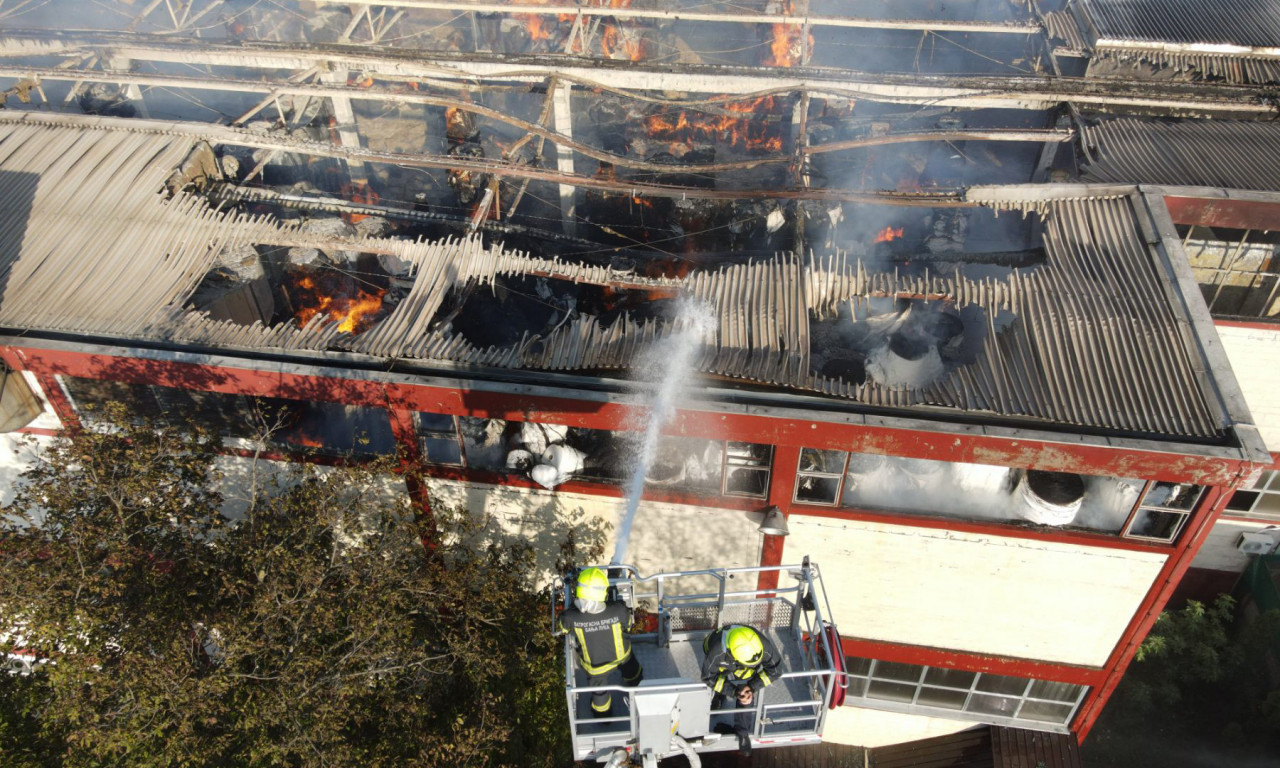 Izbio POŽAR u fabrici papira u Banjaluci: POVREĐENE 4 OSOBE