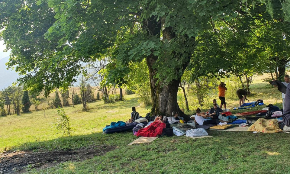 Titula NAJVEĆEG LENJIVCA ostaće u Crnoj Gori, SRBIN ODUSTAO: Nikšićanki otac nudi 1.000 EVRA da USTANE, ona se INATI