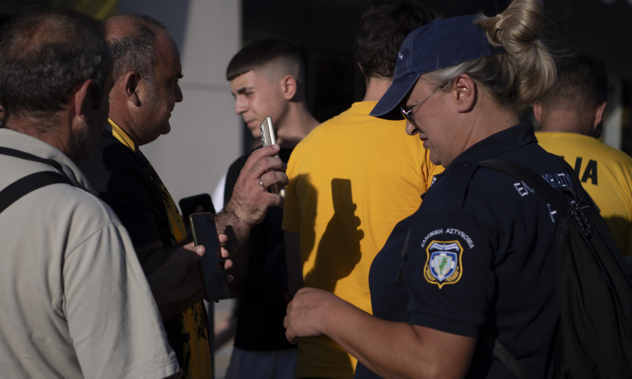 Smenjeno 5 visokih zvaničnika GRČKE POLICIJE zbog PROPUSTA: Incident ispred stadiona AEK možda mogao da se spreči