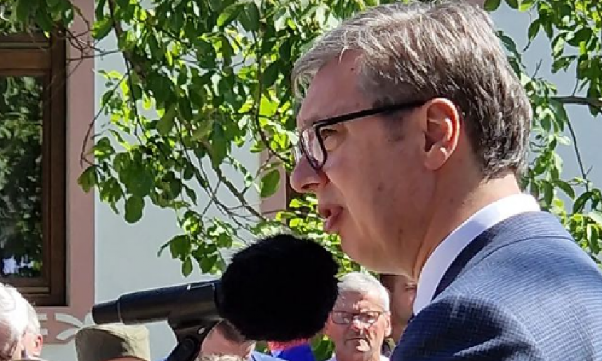 Vučić u LOVĆENCU: Predsednik OBIŠAO OŠ "Vuk Karadžić" koja dobija uređaje NAJNOVIJE TEHNOLOGIJE