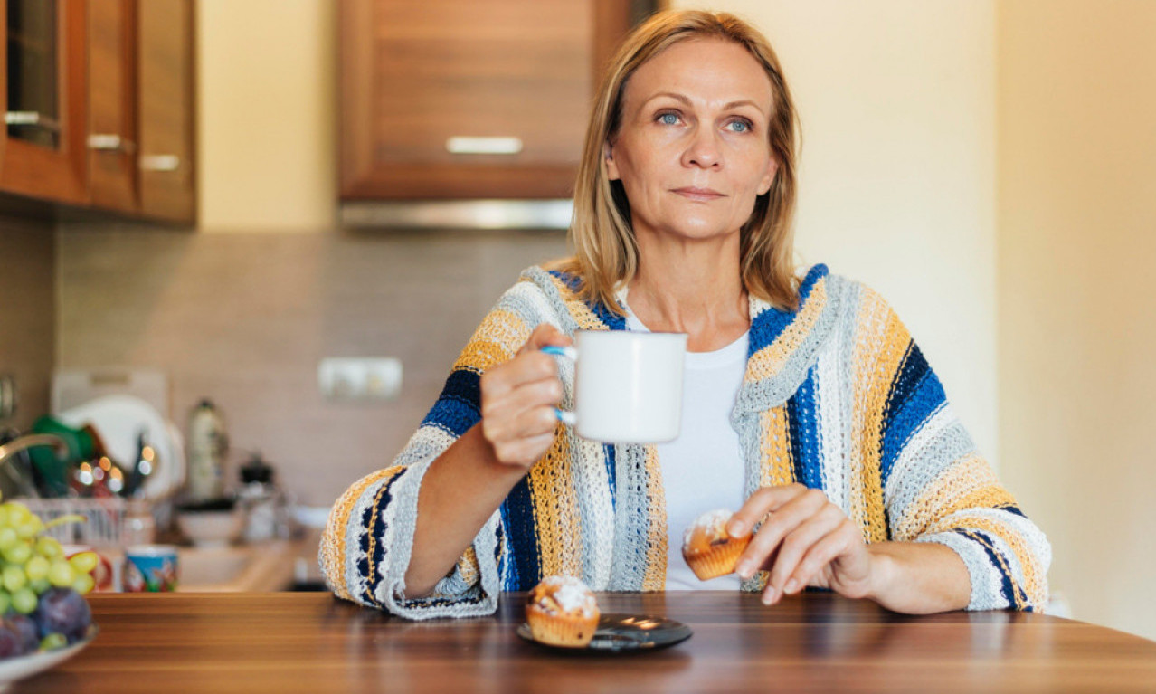 JEDNU GREŠKU mnoge žene prave: Izbacite OVE NAVIKE kako biste ublažili SIMPTOME MENOPAUZE