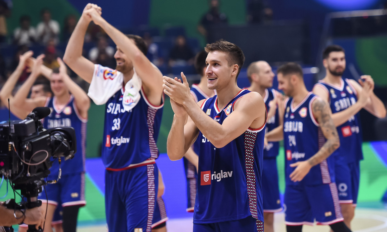 VRATILI se u život: BOGDANOVIĆ zahvalio navijačima, predao PEHAR majci, pa progovorio o ČETVRTFINALU