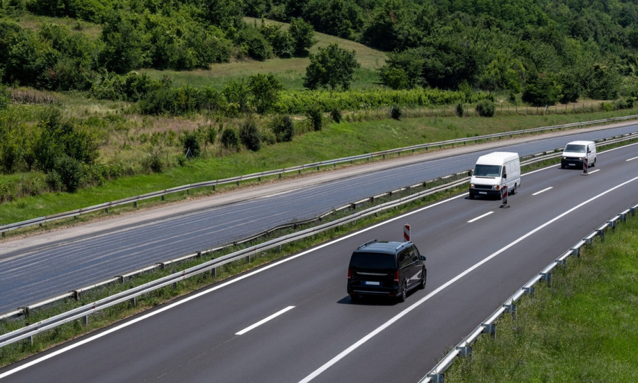 OVO LUDILO JE, izgleda, ZARAZNO: Pojavio se NOVI SNIMAK vožnje u KONTRA SMERU na auto-putu, HOĆE LI NEKO DA REAGUJE?