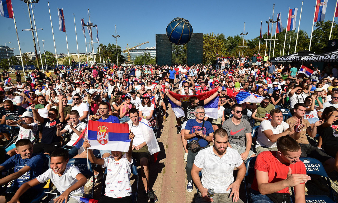 UZAVRELA ATMOSFERA ispred platoa ŠTARK ARENE: Ogroman broj NAVIJAČA iz sveg glasa BODRI ORLOVE