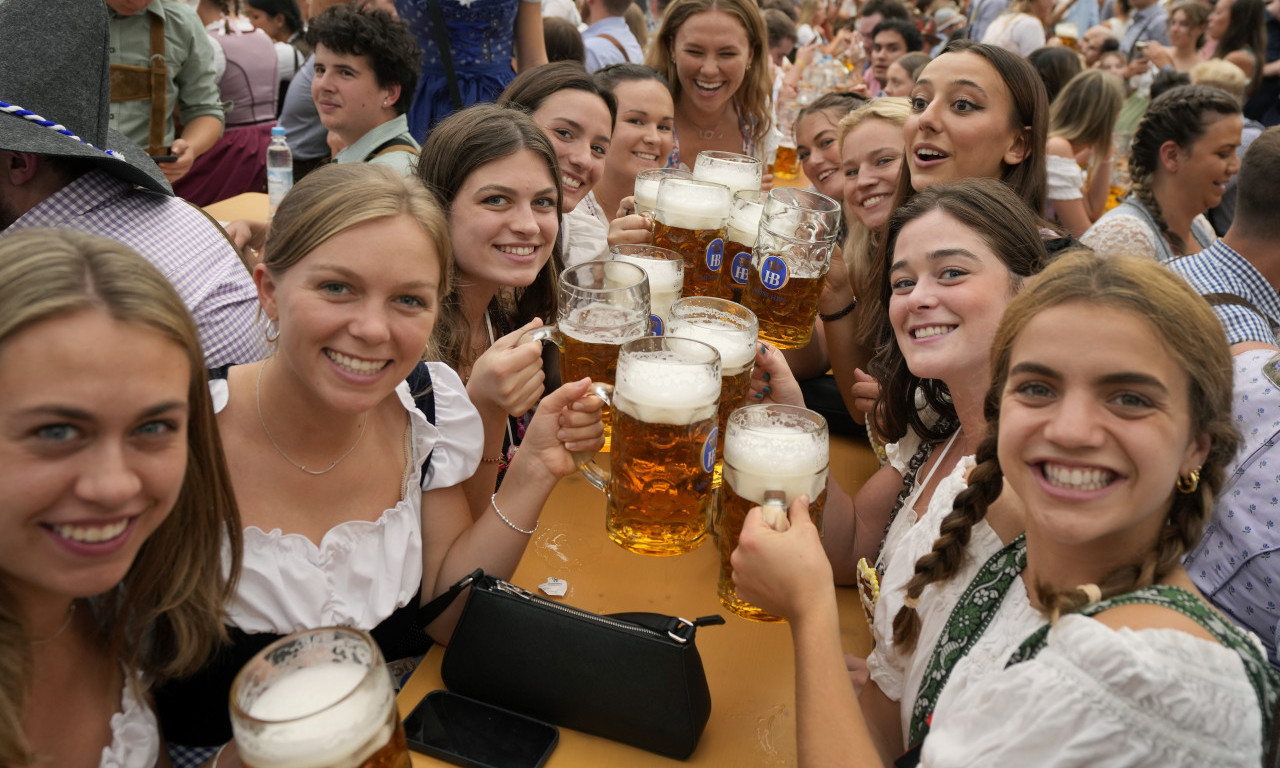 Ove godine Oktoberfest mnogi će samo posmatrati zbog "jačih" cena...ili svratiti u VREME RUČKA...