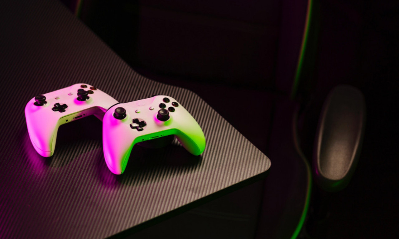 Izgleda kao KANTA ZA SMEĆE: Procurile fotografije NOVE VERZIJE konzole Xbox Series X