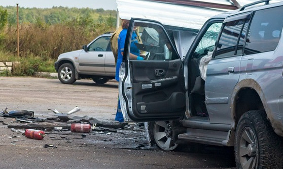 SMRSKAN AUTOMOBIL NA AUTO-PUTU Ovuda nema prolaza, od prizora zastaje dah (FOTO)