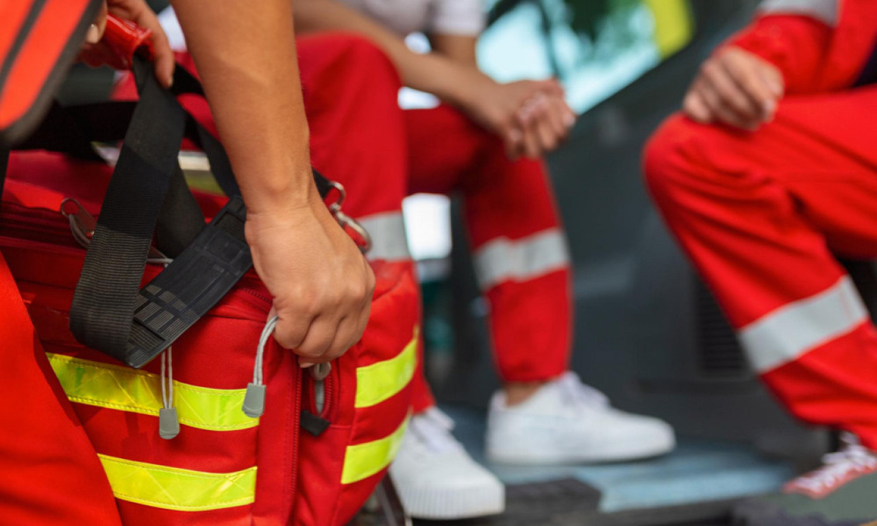 Žena UDARILA na pešačkom MAJKU S DETETOM, pa pokušala DA POBEGNE: Drama u USTANIČKOJ