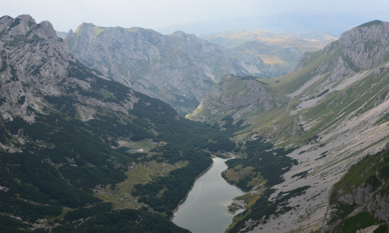 HAOS NA DURMITORU: Devojčica povredila glavu TOKOM PLANINARENJA, spasioci morali da je IZVLAČE!