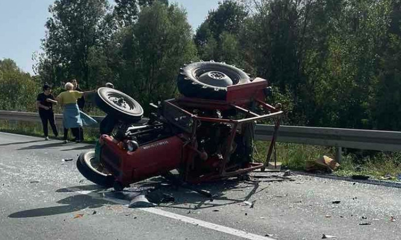 NESREĆA KOD LJIGA! Prevrnuo se traktor, muškarac pao pod točkove i POGINUO