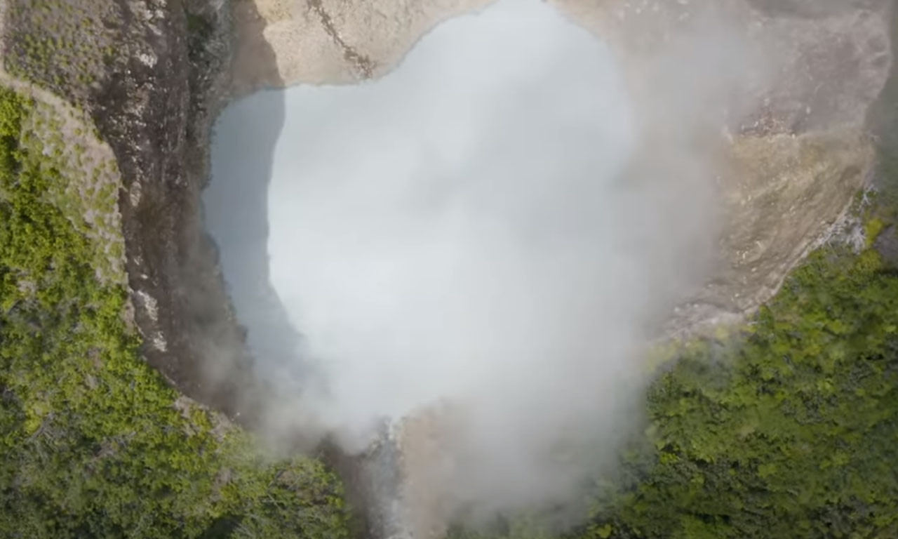 VRELA voda, MEHURIĆI, PARA: Pogledajte kako izgleda NAJOPASNIJE jezero na SVETU, koje je mnoge odvelo u SMRT