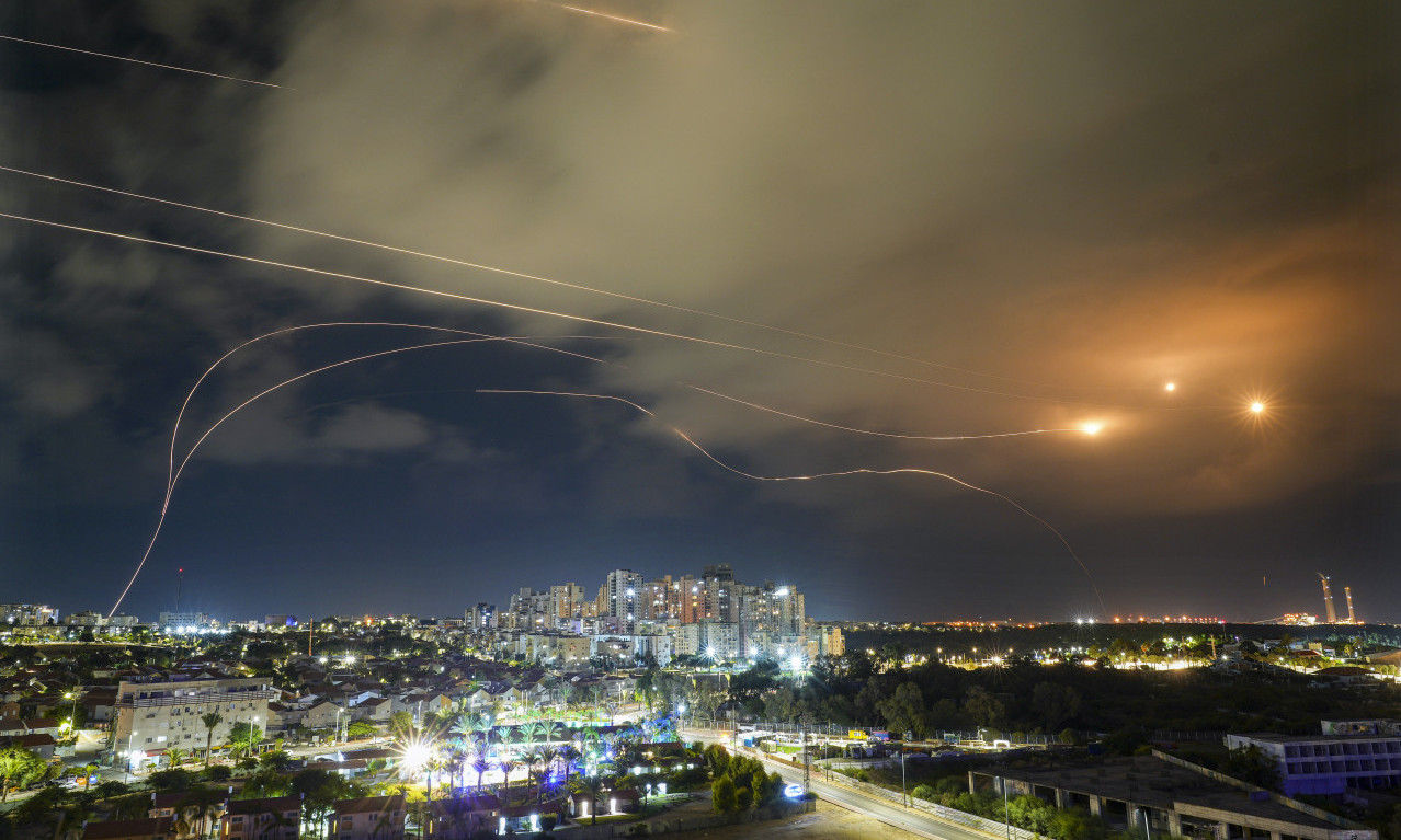 IZRAEL NAPAO IRAN! Ispaljene rakete, odjekuju EKSPLOZIJE