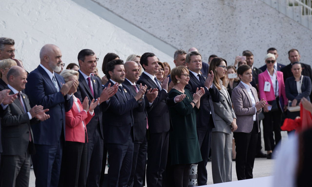 Vlada Srbije: Brnabić na ZAJEDNIČKOM FOTOGRAFISANJU u Tirani