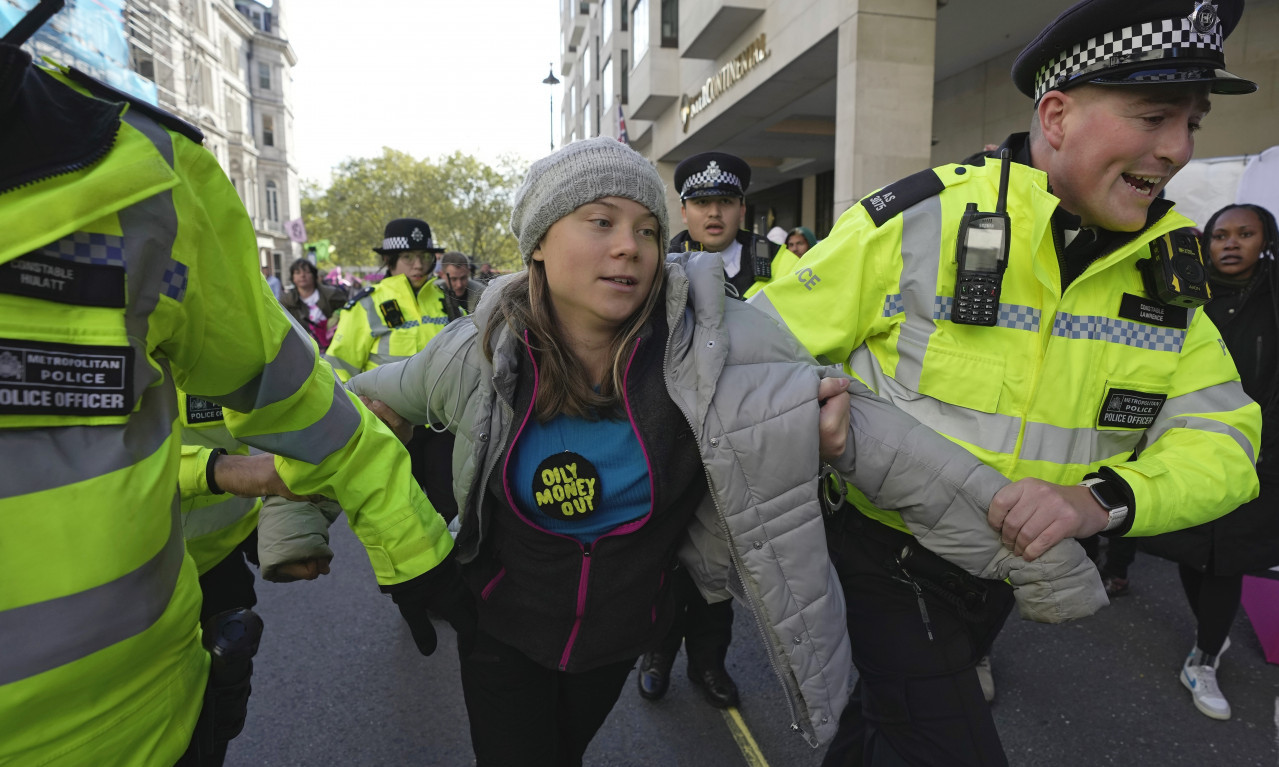 GRETA TUNBERG ponovo UHAPŠENA: Privedena zbog protesta protiv NAFTNOG FORUMA