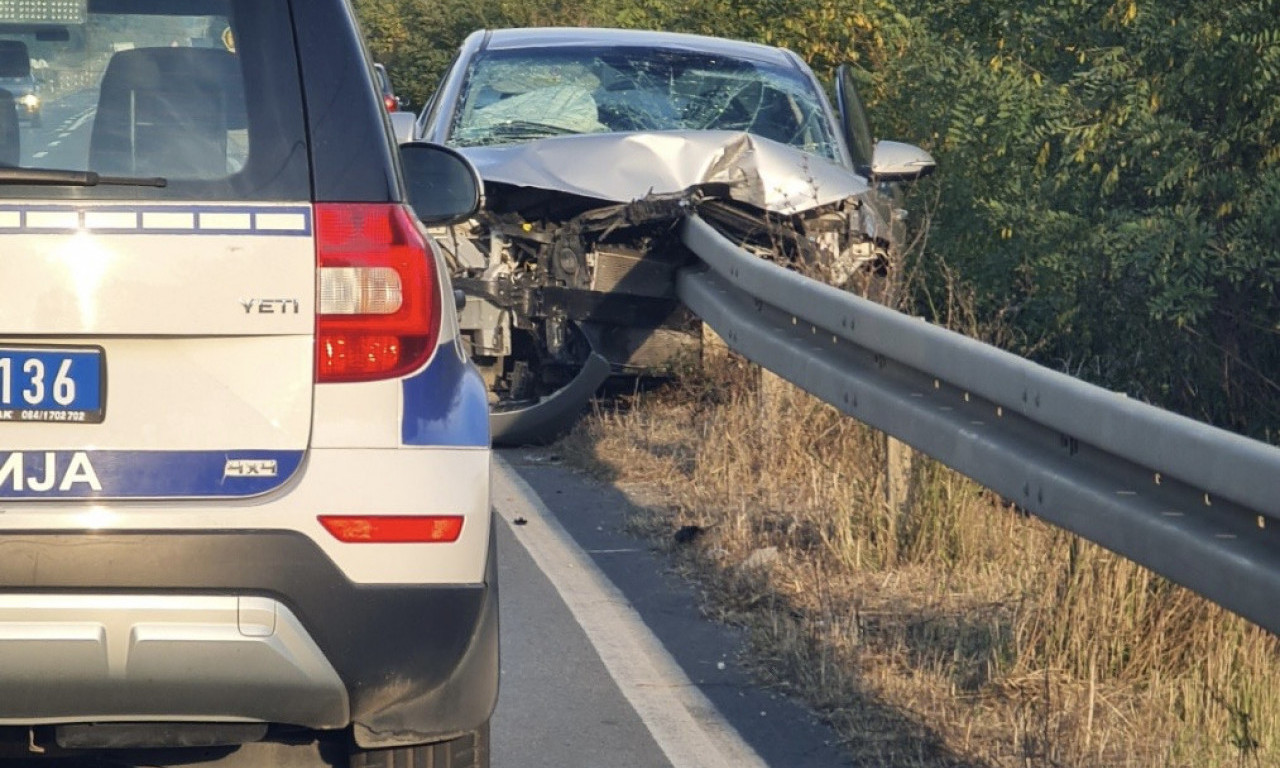 SAOBRAĆAJNA NESREĆA kod Mrčajevaca: Ograda prošla kroz čitav AUTOMOBIL