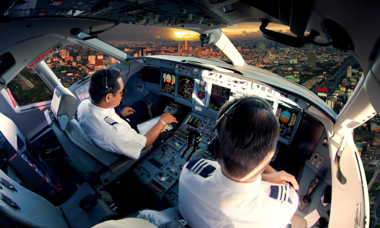 PUTNIK POKUŠAO DA OTME AVION Drama u na nebu, napao i stjuardesu