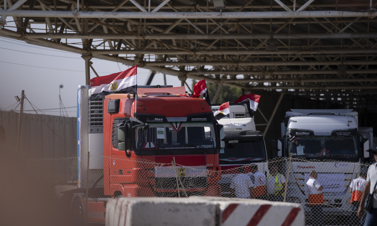 Konvoj od 20 KAMIONA HUMANITARNE POMOĆI ušao u Gazu, UN apeluje: To je samo KAP U MORU, mora više