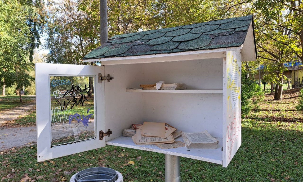 Kome smetaju obrazovanje i knjige? VANDALI u Čačku uništili BIBLIOTEKU NA OTVORENOM, razvalili vrata i UNIŠTILI sve