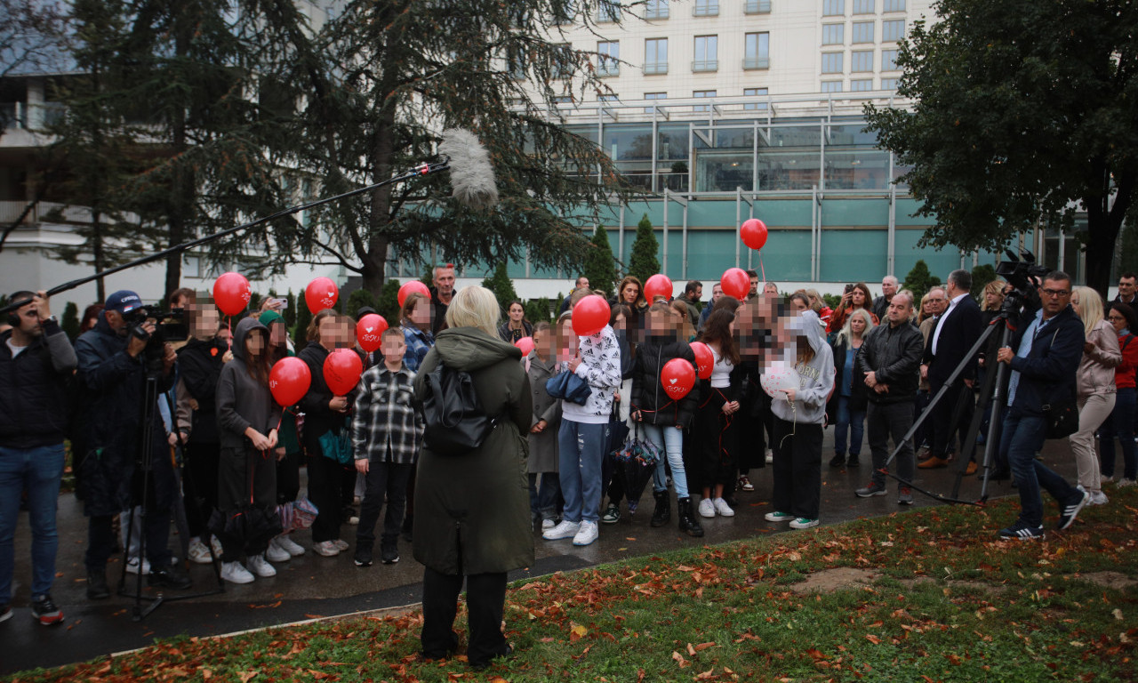 PROTESTNI SKUP dela roditelja đaka OŠ "Vladislav Ribnikar": EVO ŠTA SU IM ZAHTEVI!