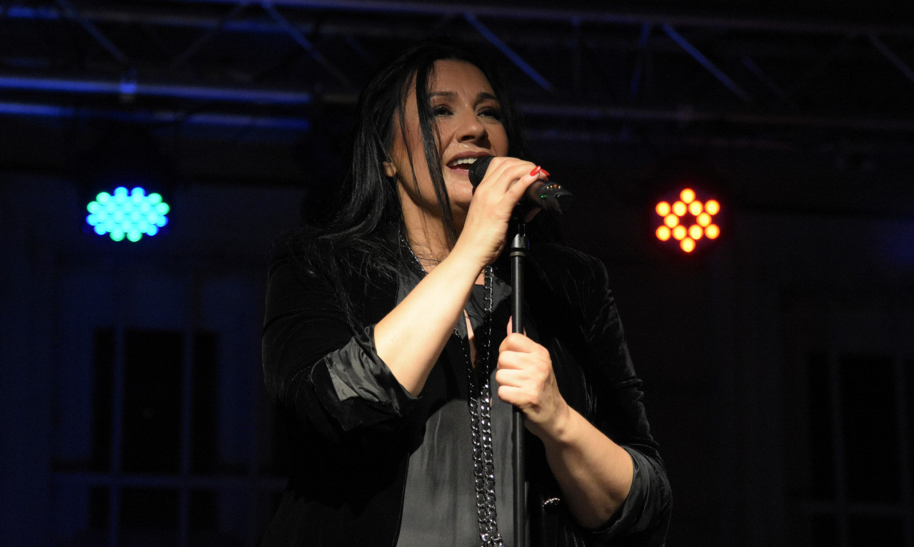 Hitno PREKINUT KONCERT Kaliopi u Beogradu: Ženi POZLILO u dvorani, pokušali reanimaciju, ali nije bilo spasa