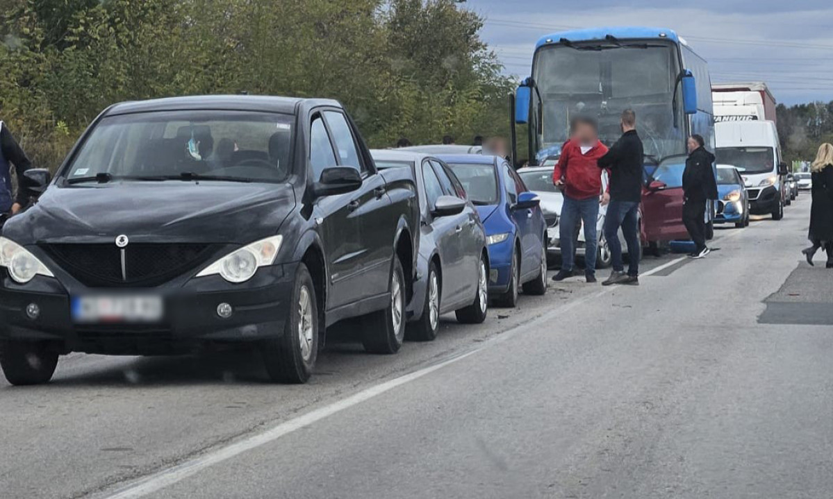 (VIDEO) HAOS kod Temerina: Lančani sudar 6 vozila, među njima i AUTOBUS PUN PUTNIKA