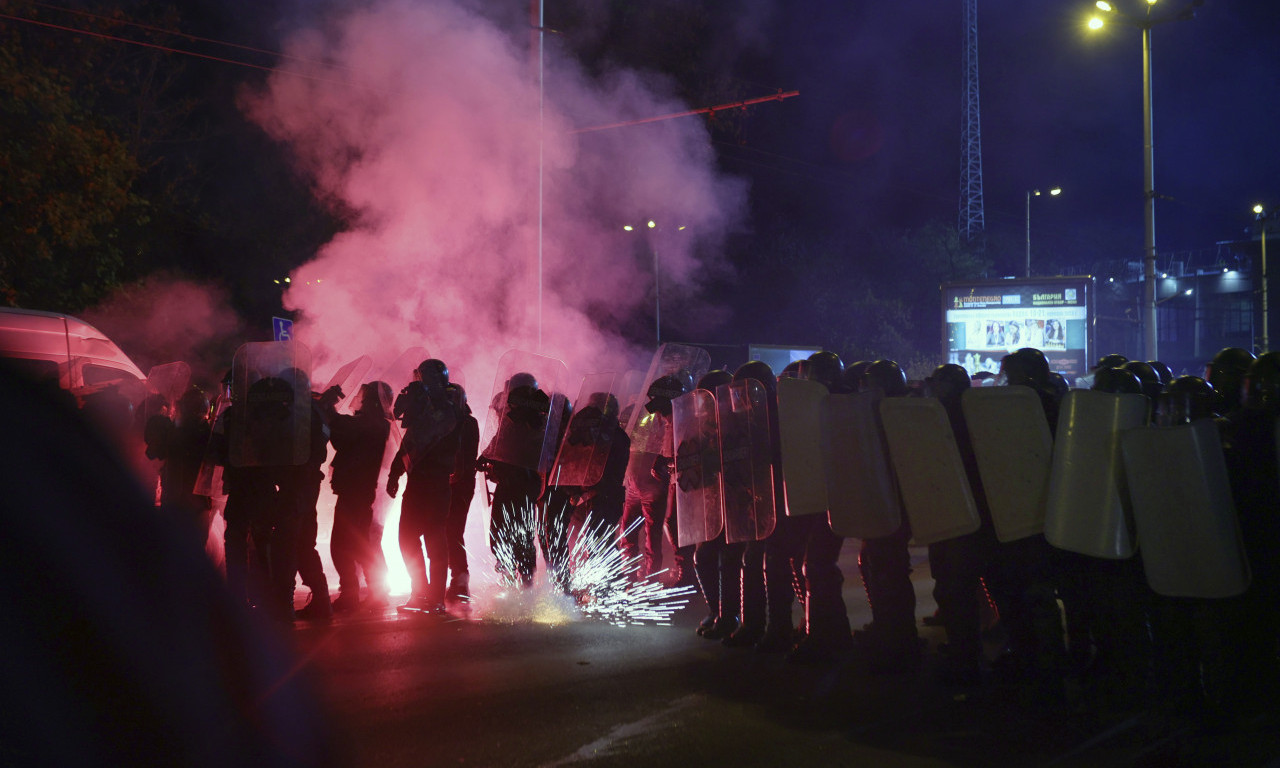 U SPLITU uhapšen 51 NAVIJAČ, povređena 3 policajca (FOTO)