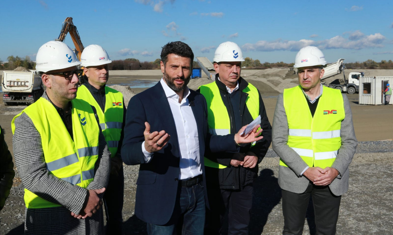 SAN O METROU POSTAJE JAVA: Šapić obišao radove na Makiškom polju - OGROMAN POSAO je već urađen