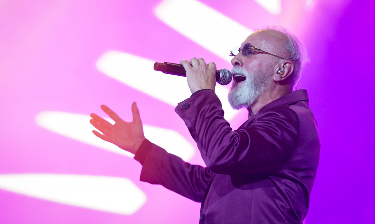 DINO MERLIN održao KONCERT U PREPUNOJ ARENI: Uz najveće hitove napravio SPEKTAKL u Beogradu