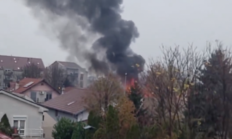 POŽAR U ZEMUNU: Vatra guta porodičnu KUĆU (VIDEO)