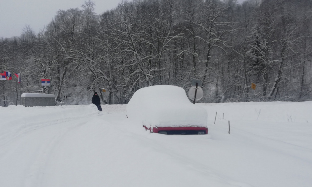 VANREDNA SITUACIJA u 4 opštine u Srbiji: Šest dana BEZ STRUJE, NEPROHODNI lokalni putevi, u Crnoj Travi 80cm SNEGA