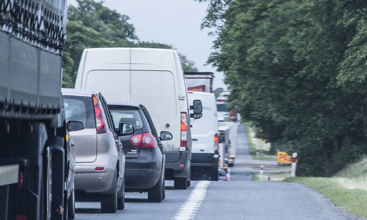 JP Putevi Srbije APELUJE! OPREZ U VOŽNJI zbog pojačanog SAOBRAĆAJA i najavljenog SNEGA, a evo šta je na granicama