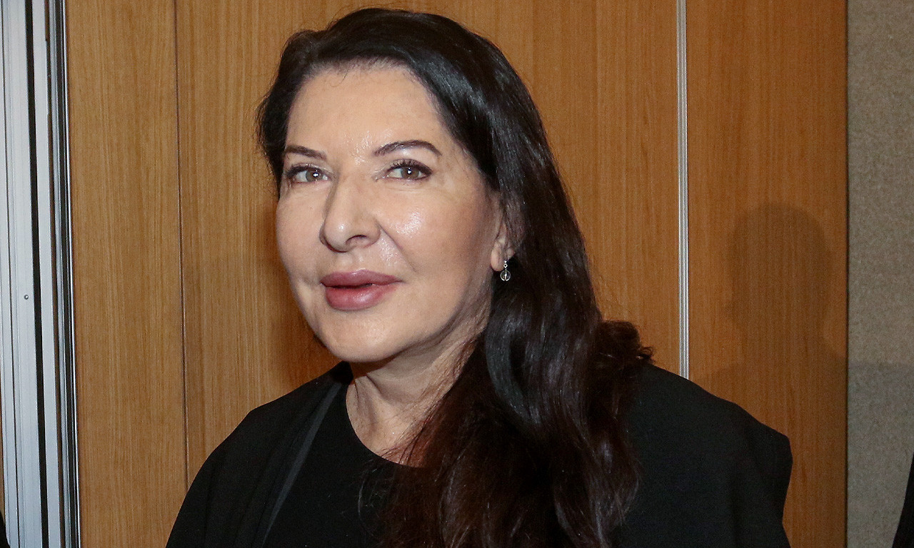 Ona ima 77, a on je od nje mlađi 21 godinu! Ko je MUŠKARAC sa kojim se Marina Abramović povremeno VIĐA u HOTELU