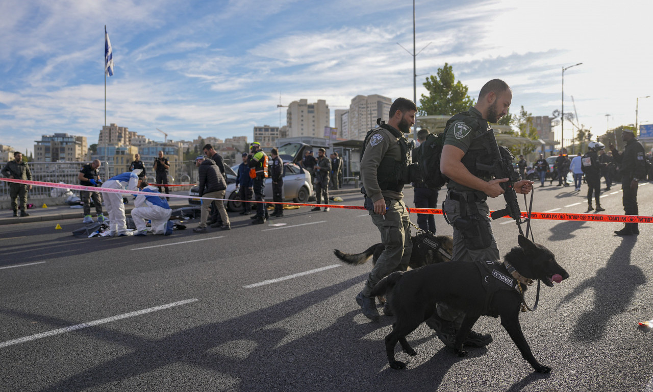 Prvi snimak TERORISTIČKOG NAPADA u Jerusalimu: UBIJENO troje, RANJENO šest ljudi