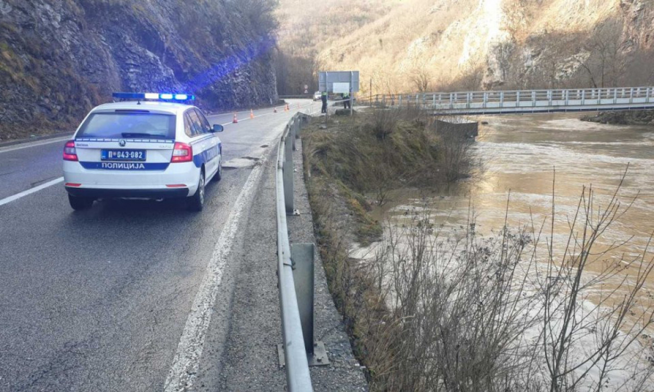 DRAGANA ĆERKICU VOZILA U VRTIĆ, SLETELA SA PUTA, PA UPALA U REKU! Sumnja se da je ovo UZROK nesreće kod Brusa!