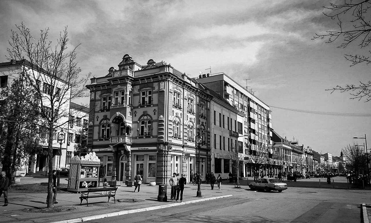 PRVE FOTOGRAFIJE nesreće u ZRENJANINU: Vozila SKROZ UNIŠTENA, saobraćaj zatvoren