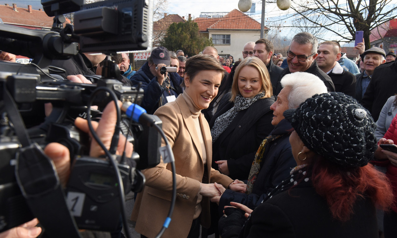 Brnabić obišla LEBANE: Nastavićemo da RAZVIJAMO sve DELOVE SRBIJE da građani žive bolje