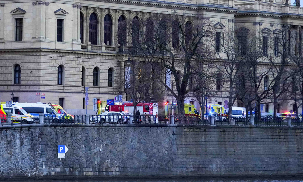 U PUCNJAVI u Pragu STRADALO 15, a POVREĐENO 24 OSOBE! Napadač SKOČIO sa ZGRADE kada ga je opkolila policija?