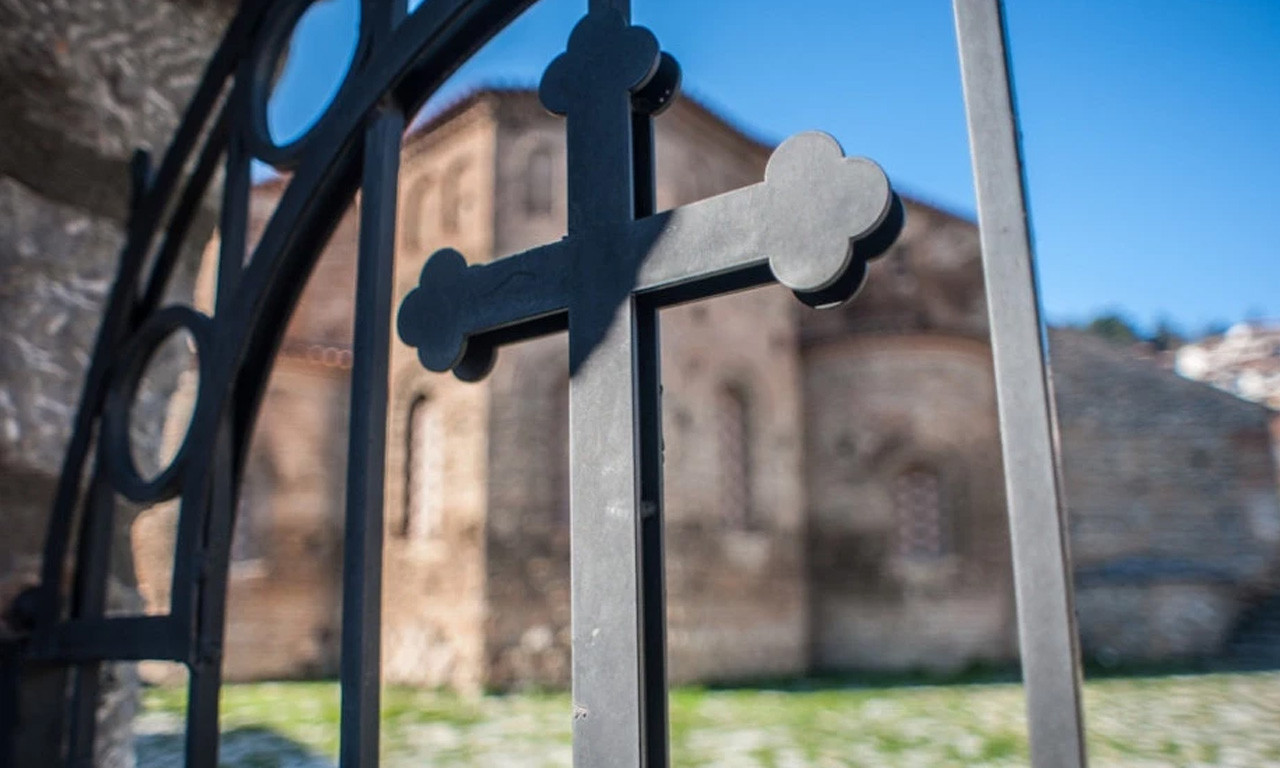 NASTAVLJA SE SKRNAVLJENJE SVEGA ŠTO JE SRPSKO! Hoće da zauzmu zemljište manastira iz šestog veka