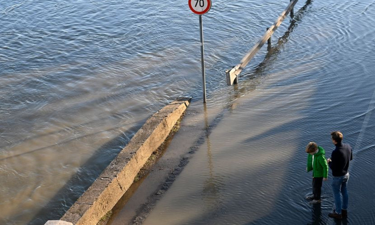 DUNAV SE IZLIO u Budimpešti, a bujica STIŽE I DO NAS: Da li Srbiji PRETE POPLAVE?