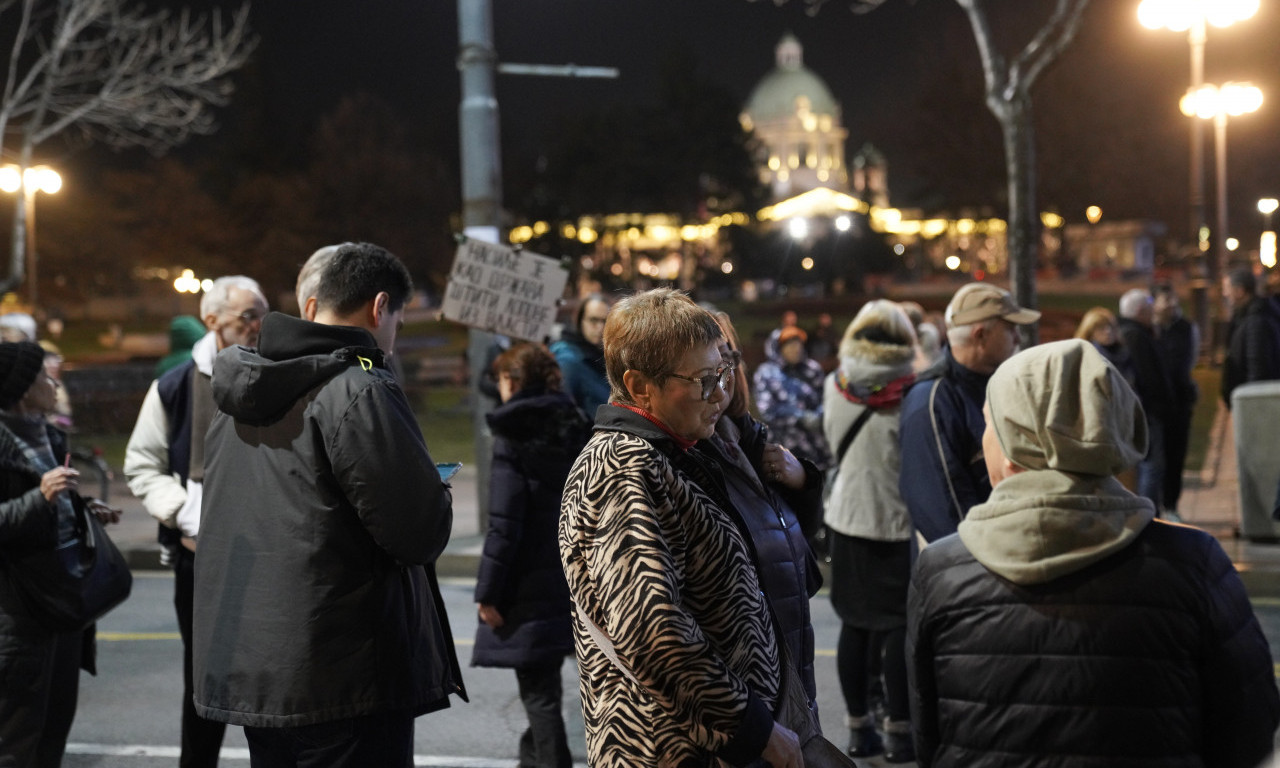 Pristalice koalicije SPN završile protest ispred RIK: Studenti ostali u centru prestonice gde i kampuju do sutra