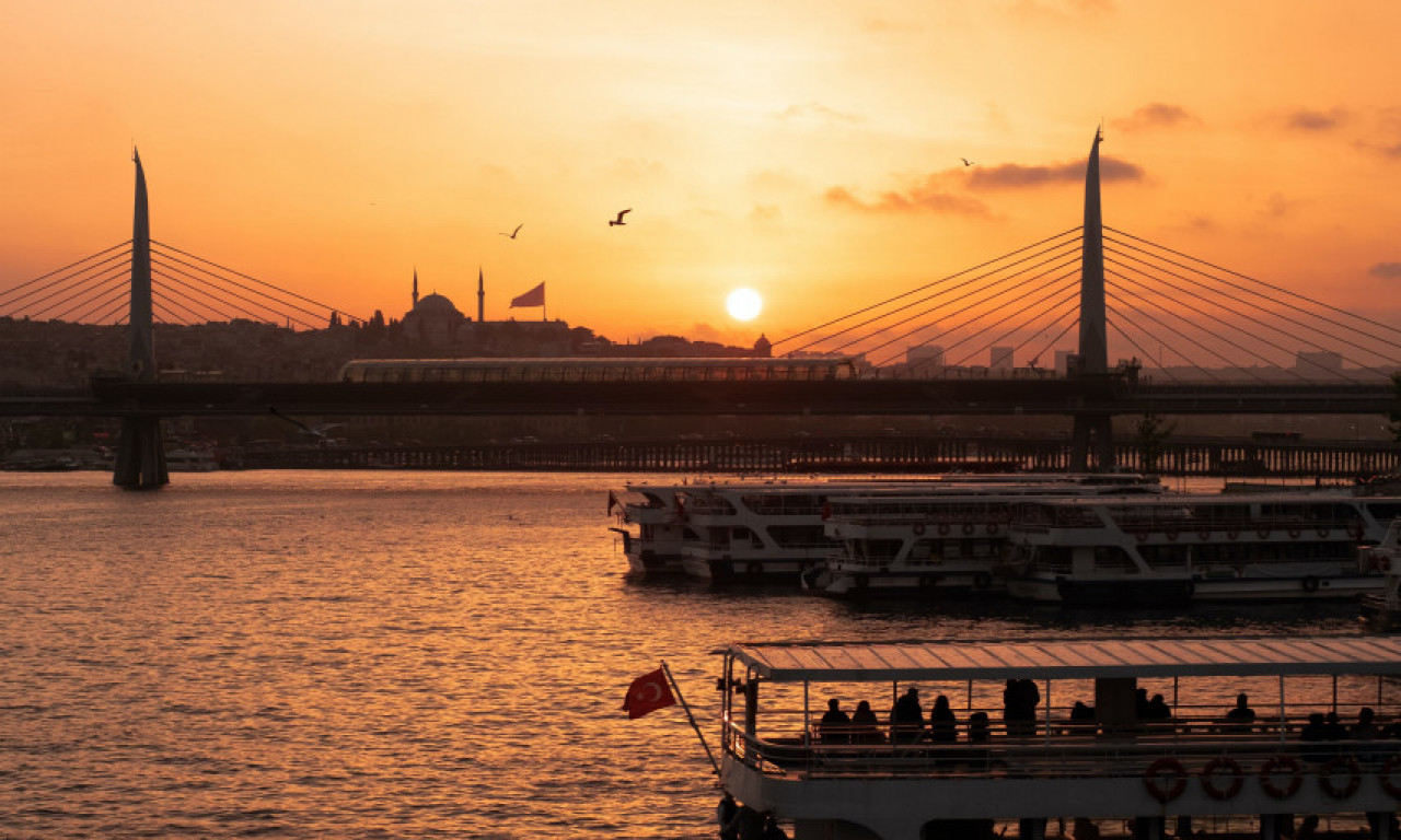 Nije samo Beograd danas imao problem sa saobraćajajem: Bio blokiran i moreuz Bosfor