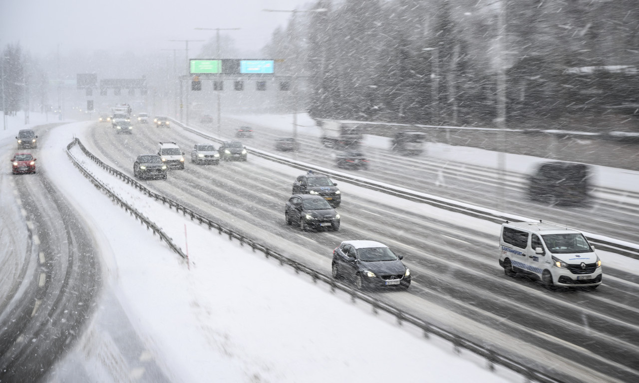 Na DRŽAVNIM PUTEVIMA nema NEPROHODNIH DEONICA: Na terenu 1.332 PUTARA i 319 mašina