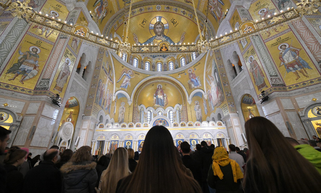 VLADIKA STEFAN služio LITURGIJU u HRAMU SVETOG SAVE: Neka da Bog da vidimo ono što je loše u nama