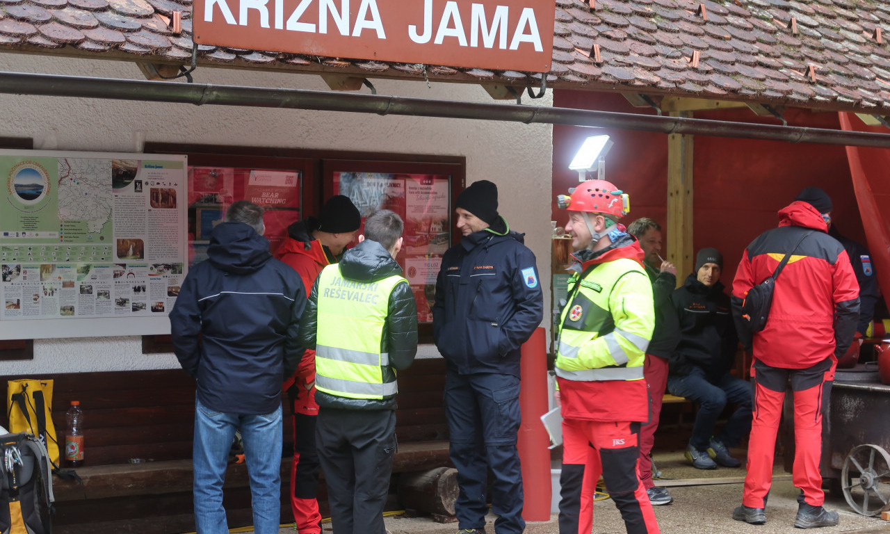 Evakuisano petoro ljudi iz KRIŽNE JAME u SLOVENIJI: Napokon ugledali SVETLOST DANA