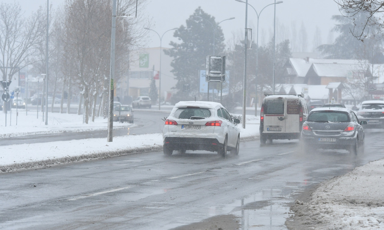 VOZAČI, OPREZ - sve je ZALEĐENO! Kolovozi su klizavi, a OVE DEONICE i pod SNEGOM